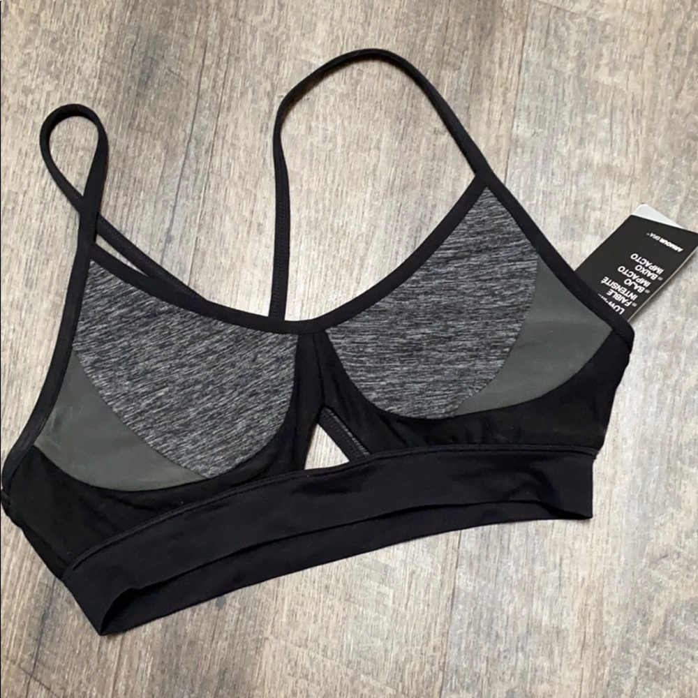 NWT underarmour sports bra